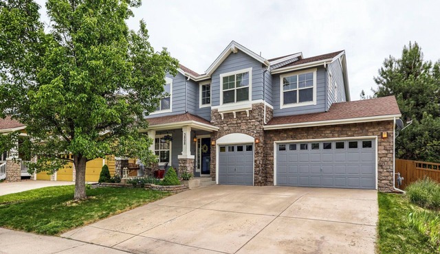 Comfy 4-Bedroom House in Castle Rock with Priv. Fenced-in Backyard/Dog Friendly.