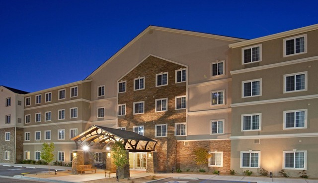 Comms Accessible 1BR Suite | Free Breakfast + Pool in Albuquerque