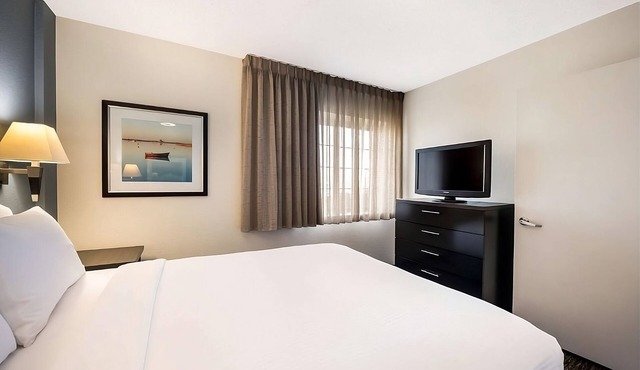 Convenient Location! Kitchen, Pet-Friendly Property, Private Parking in Arlington