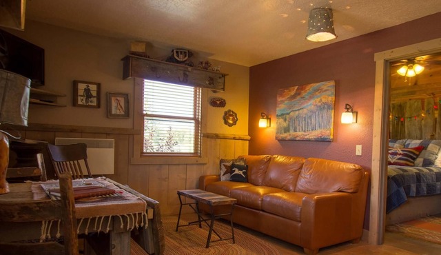 Cozy 1 BR with a Pullout Sofa bed and Kitchenette in Panguitch