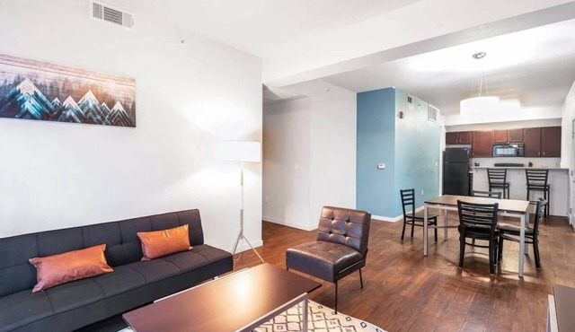 Cozy Apartment 2 Blocks Away from UNC with Gym