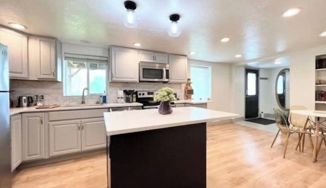 Cozy Bountiful Abode- 3bd/1bth private bsmt/bkyd.