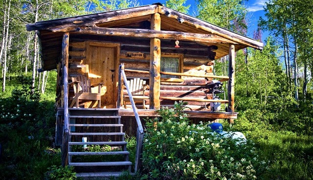 Cozy Cabin Rental with Vintage Claw Tub near Steamboat Springs, Colorado