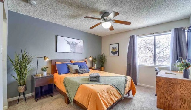 Cozy Condo, w/HotTub, Pool, and Sauna.