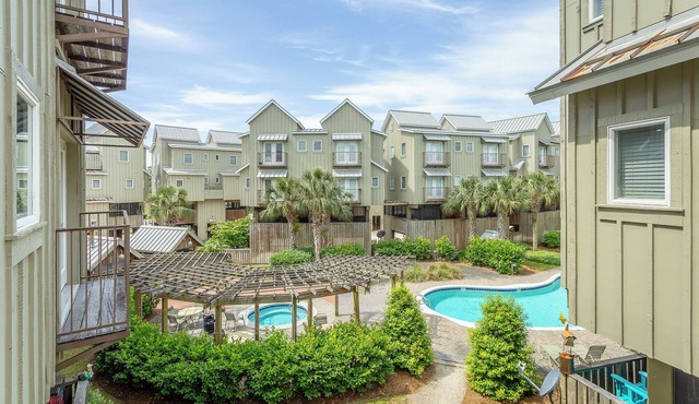 Cozy Condo with a river views in Carrabelle