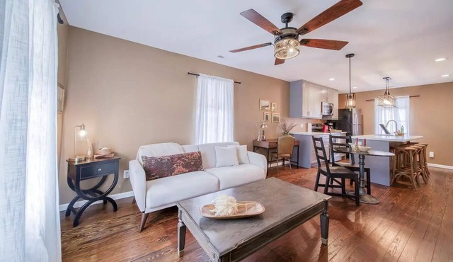 Cozy Cottage on Historic Route 66, minutes away from Wineries & Restaurants. in Saint James