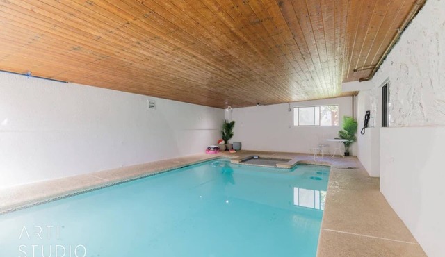 Cozy home, Indoor Pool, Near Zion, Sleeps 10+