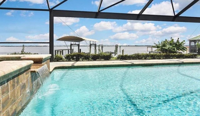 Cozy riverfront home w/panoramic views, private pool/spa & dock! in Cape Coral