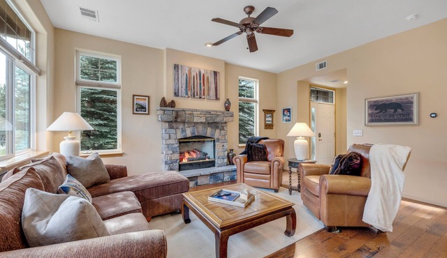 Cozy Riverfront Retreat w/Private Hot Tub and Ski Access in Silverthorne