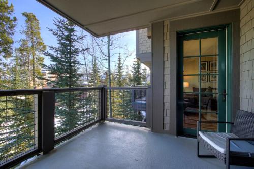Cozy Ski Chalet with Large Balcony condo