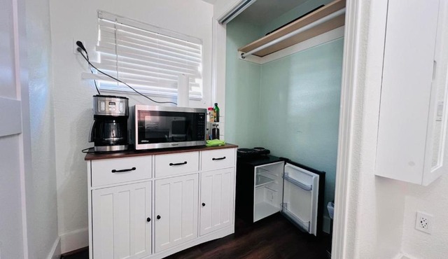 Cozy Suburb Studio - Private Entrance in Everett