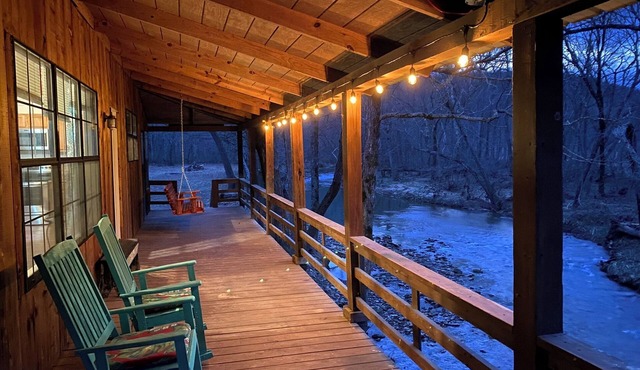 Creekside accommodations near Mt. View - Pet Friendly and a kids paradise in Mountain View