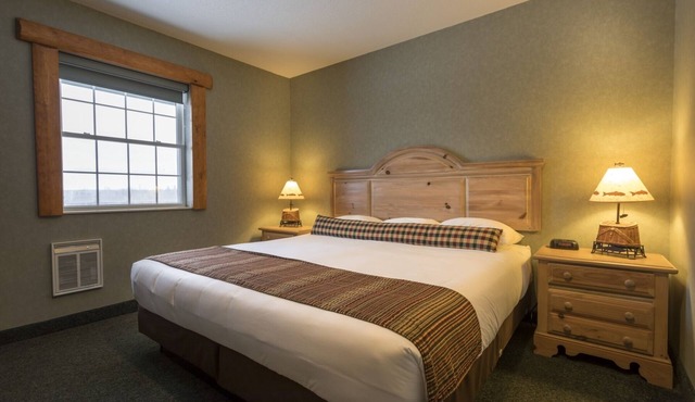 Crooked River Lodge in Alanson