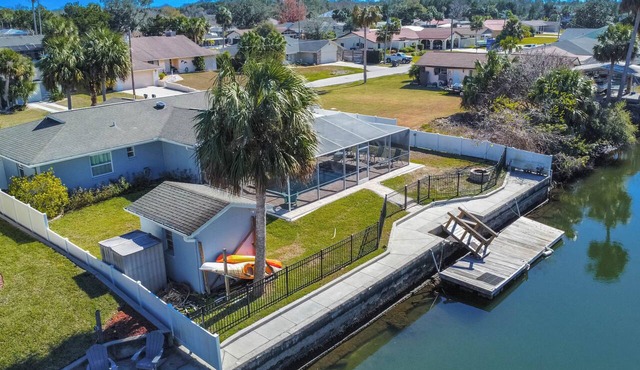 Crystal River waterfront oasis w/floating dock 3BR/3BA house, large heated pool