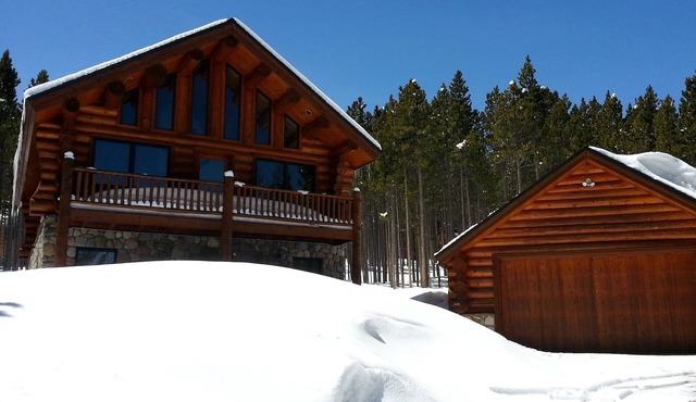 Custom Log Home - True Ski-in/Ski-Out - Secluded & Beautiful!
