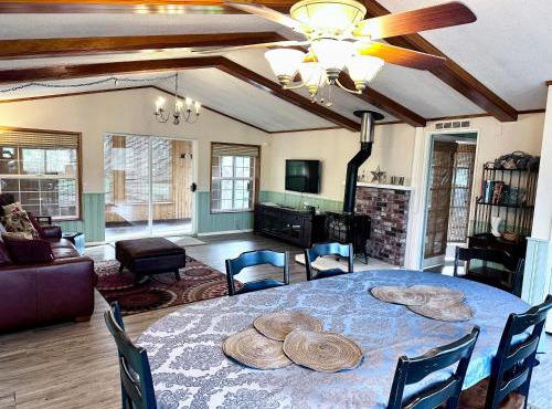 Deer Harbor Cottage & Suites in Eastsound