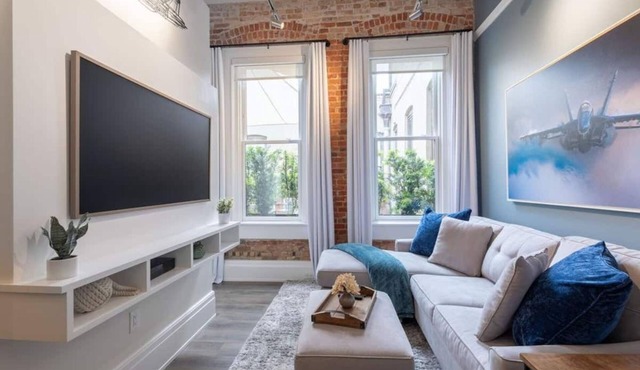 Deja Blue Direct Street Access Condo