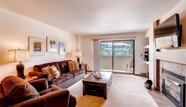 Deluxe Condo near Gondola | Fireplace & Balcony