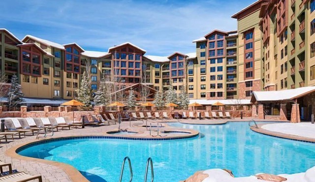 Deluxe Room + Ski-in/Ski-out Access to Slopes!