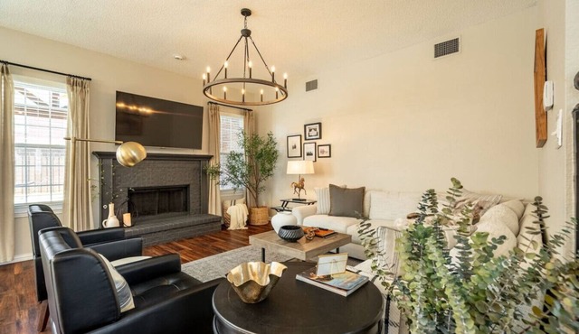 Designer-Styled Modern Farmhouse w/Heated Pool in Allen