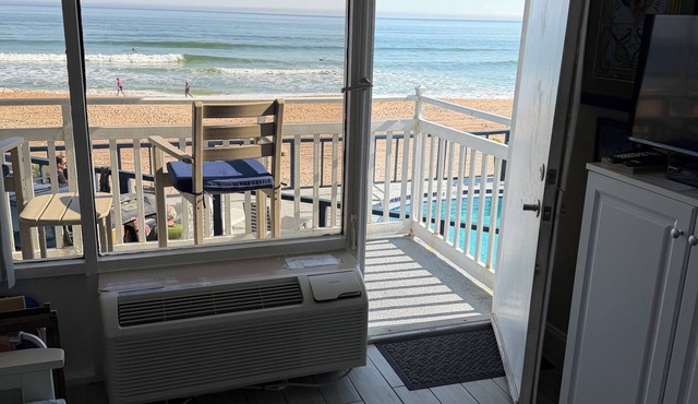 DIRECT Oceanfront Clean Comfy Studio Can’t get closer to the beach or pool! in Ormond Beach