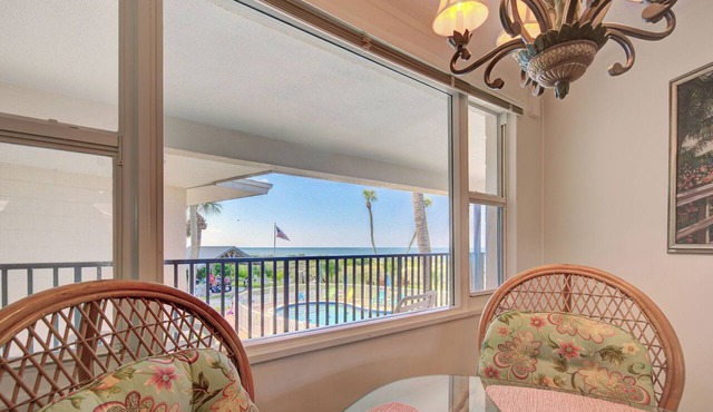 Directly on the Gulf - Unit 16 - 1 Bedroom - Second Floor - Sleeps 4 in Venice