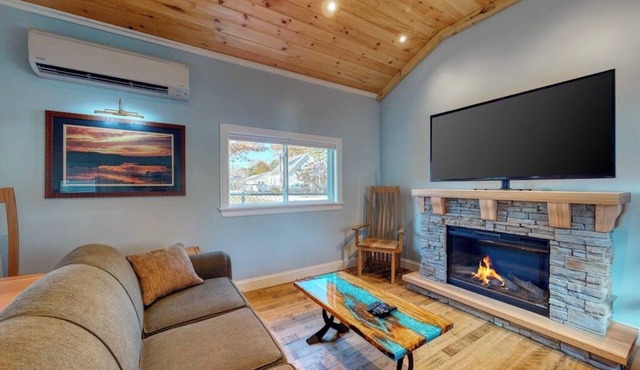 Dog-friendly home with kitchenette - walk to the beach & dining in Ogunquit