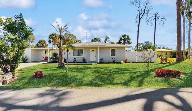 Dog friendly home with yard, internet, and washer and dryer.