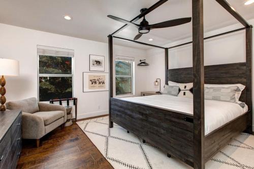 Dog-friendly walk to Canyons hot tub fireplace foosball AC