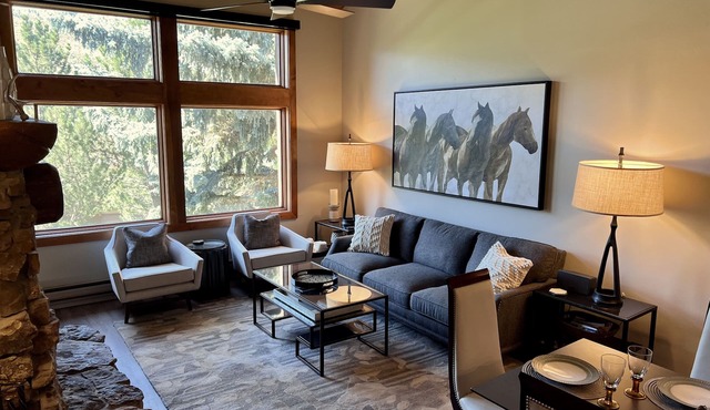 Don't Miss This One! Gorgeous, Upscale Mountain Retreat