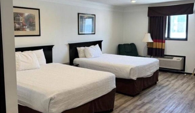 DOUBLE QUEEN Room Cozy in Thief River Falls in Thief River Falls