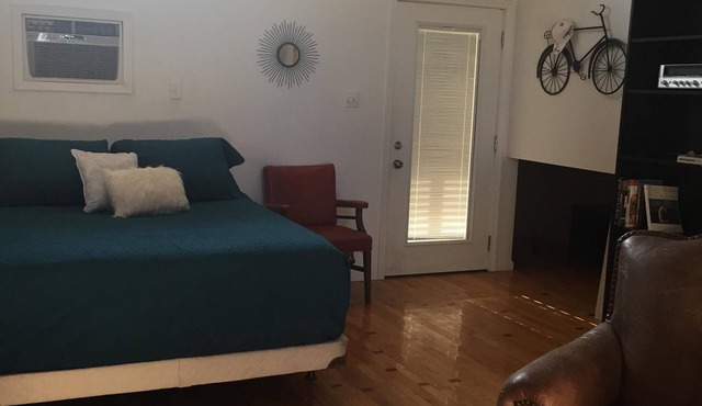Downtown Art Studio Apartment in Lockhart