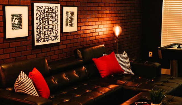 Downtown Dallas Cozy Suite w/Fireplace and King Bed in Dallas