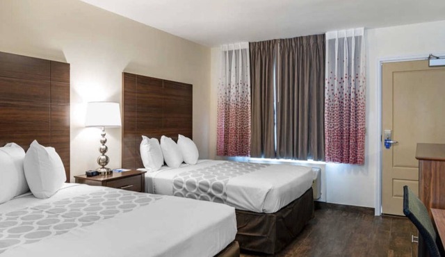 Downtown Hollywood Gardens Inn & Suites