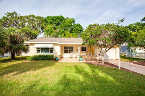 Downtown Mount Dora Cottage Walk to Everything! in Mount Dora