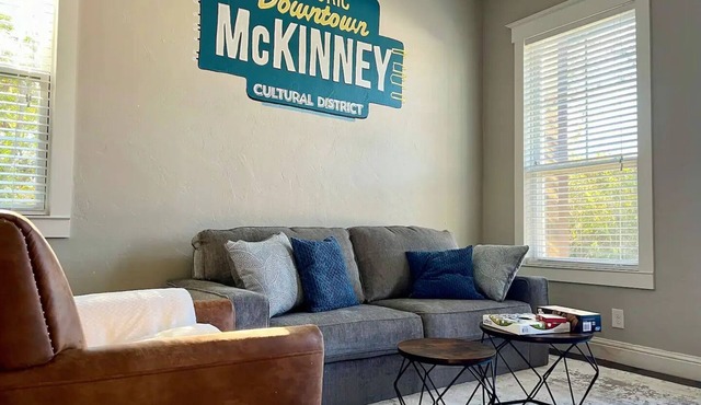 🏡 Downtown Stroll Retreat — Park Views & Perfect Location! in McKinney