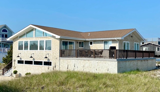 DUNE ROAD STEPS TO THE OCEAN - 4 BEDROOM HOME ⛱ in Westhampton Beach