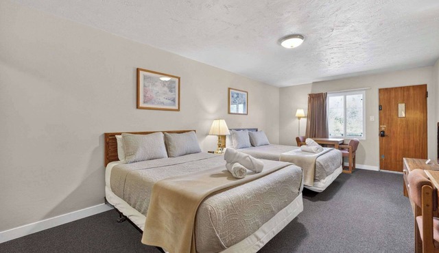 Eagle Motel Suite 106