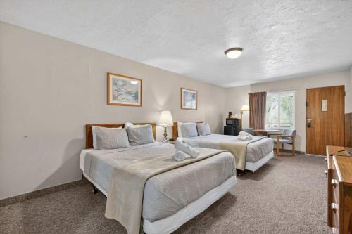 Eagle Motel Suite 114