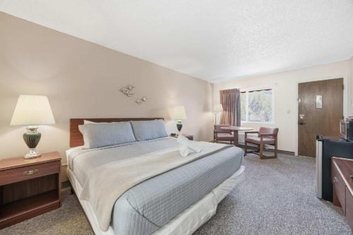 Eagle Motel Suite 226