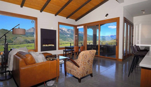 Edge of Paradise, brand new 3BD/2.5BA, views!