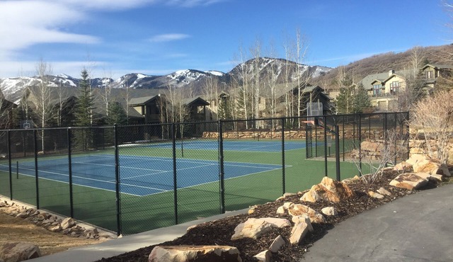 Elegant 5 BD 6 Bath 5,000 SF, POOL, Pickle Ball, Hot Tub, all 3 skl minutes away