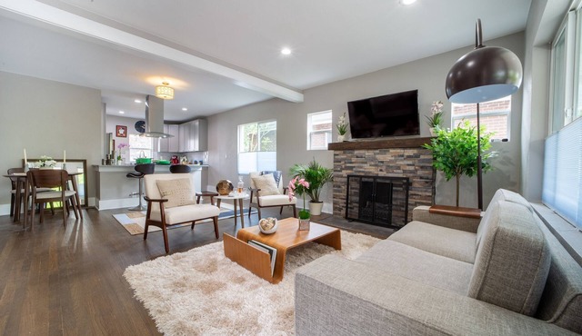 Elegant and Bright 4BR Home near DTWN and RiNo
