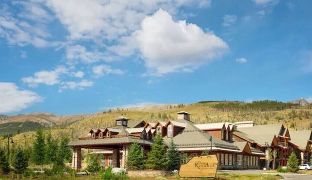 Elegant and spacious one-bedroom villa full kitchen, large hot tubs, and more.