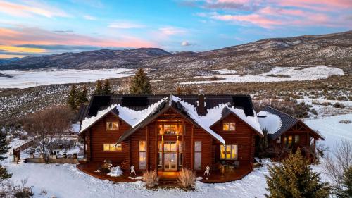 Elkstone Lodge by AvantStay