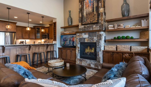 Emerald View | Luxe Decor & Mtn Modern Design | Tons of Room & Storage