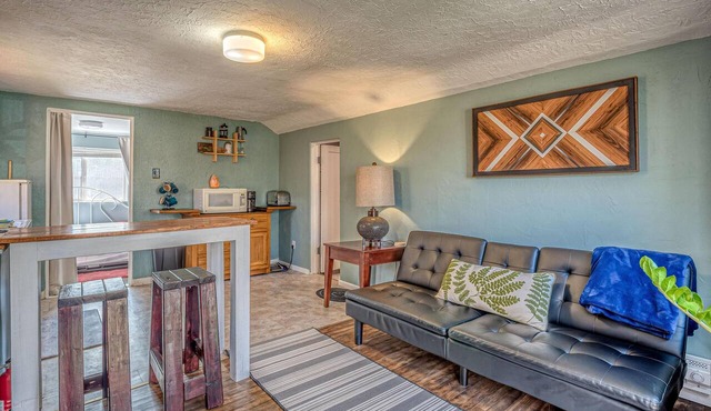 Enchanted Garden Studio: Cozy Downtown