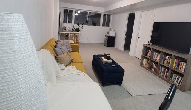 Entire Cozy Private Basement with two bedrooms