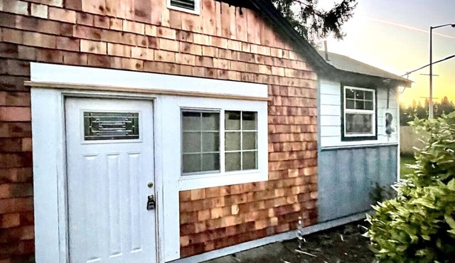 Entire Farmhouse - Great for Longer Stays in Springfield