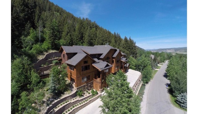 Epic 4BR Home w/new Jacuzzi, Minutes From BC/Vail Ski Resorts